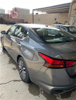 نيسان ألتيما